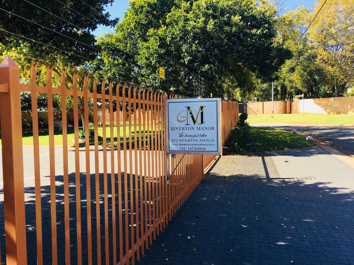 Riverton Manor Centurion Exteriör bild